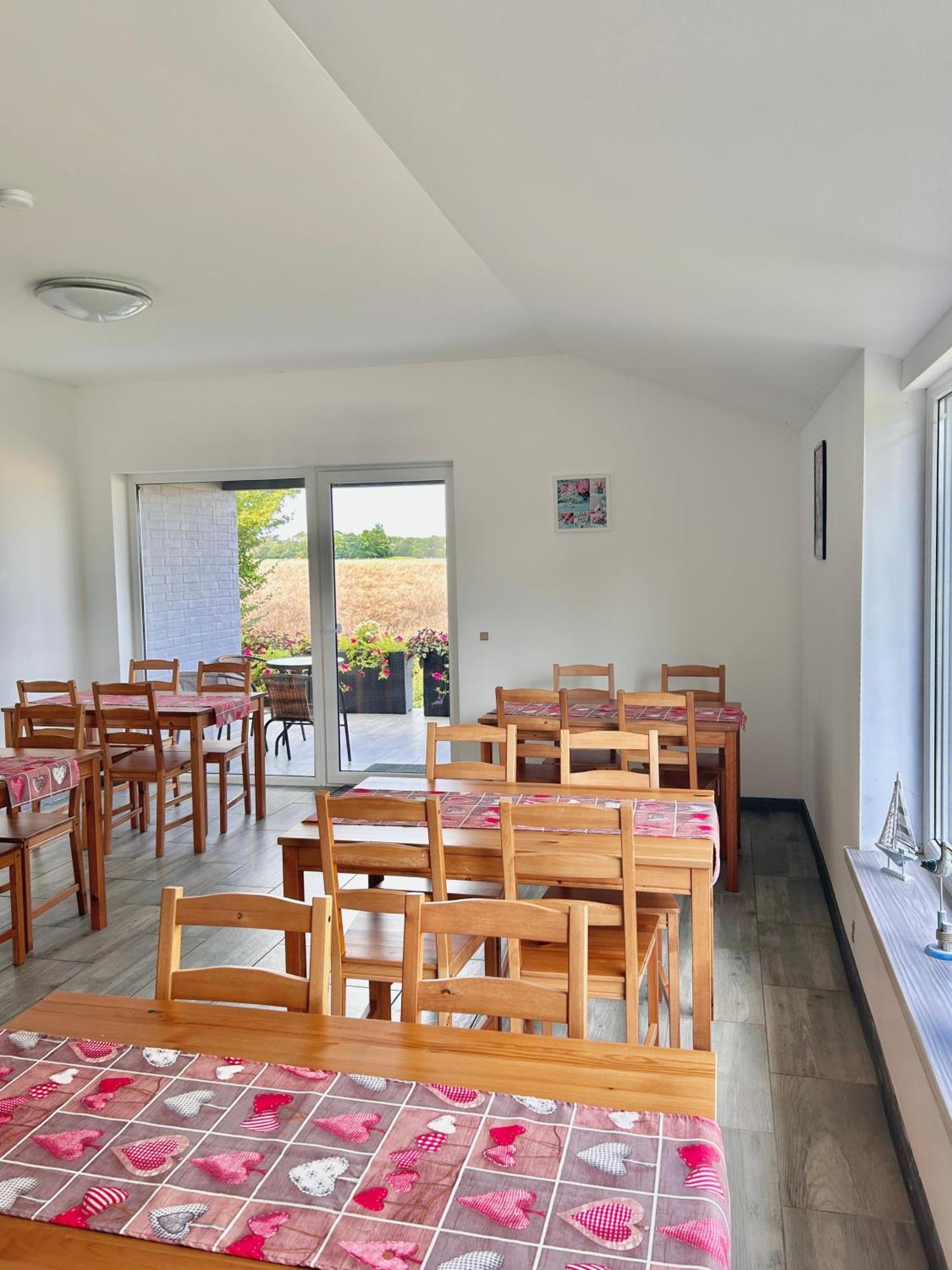 Apartamenty Molle Åkirkeby Exteriör bild