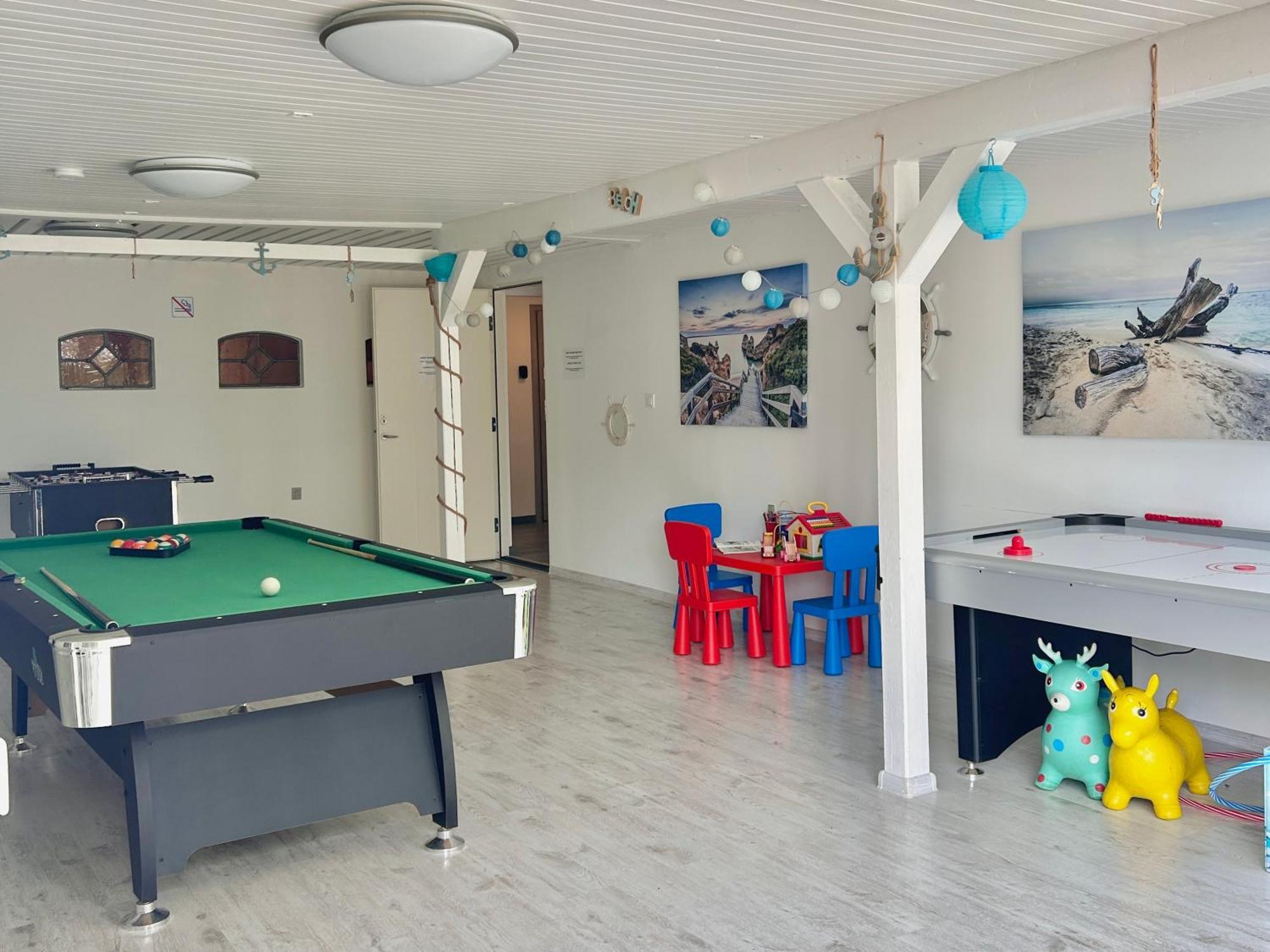 Apartamenty Molle Åkirkeby Exteriör bild